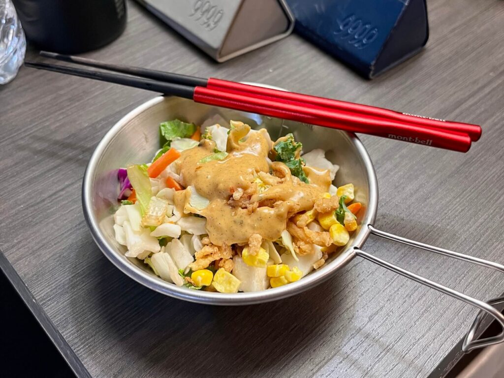 Walmartで購入したサラダ